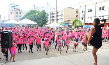 Corrida e caminhada Ninguém Segura Essa Mulher lota a Praça do Povo