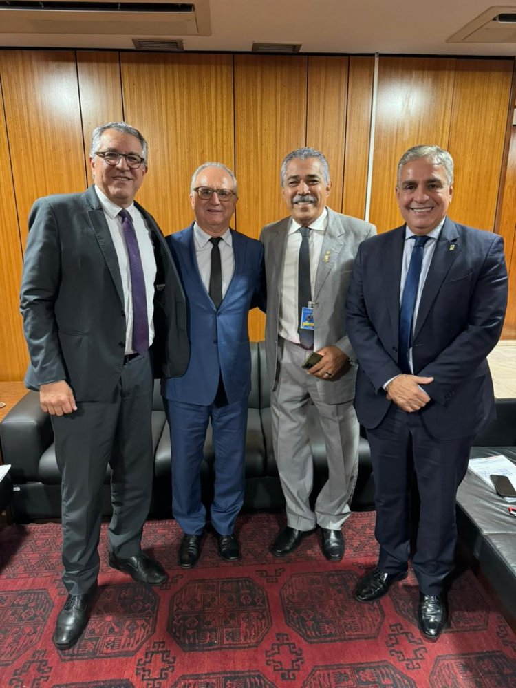 Dr. Laércio é recebido pelo ministro das Relações Institucionais, Alexandre Padilha, em Brasília (DF)