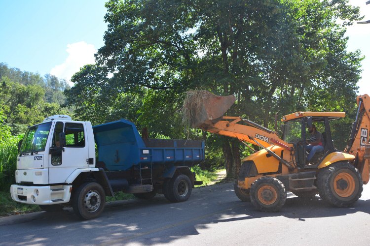 Prefeitura recolhe seis caminhões de entulho em mutirão de combate à dengue no Santa Cruz