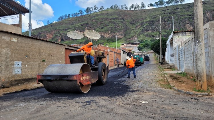 Mais seis ruas no bairro Santa Cecília recebem asfalto
