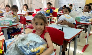 Estudantes da rede municipal de São  Gonçalo receberam kits de uniformes