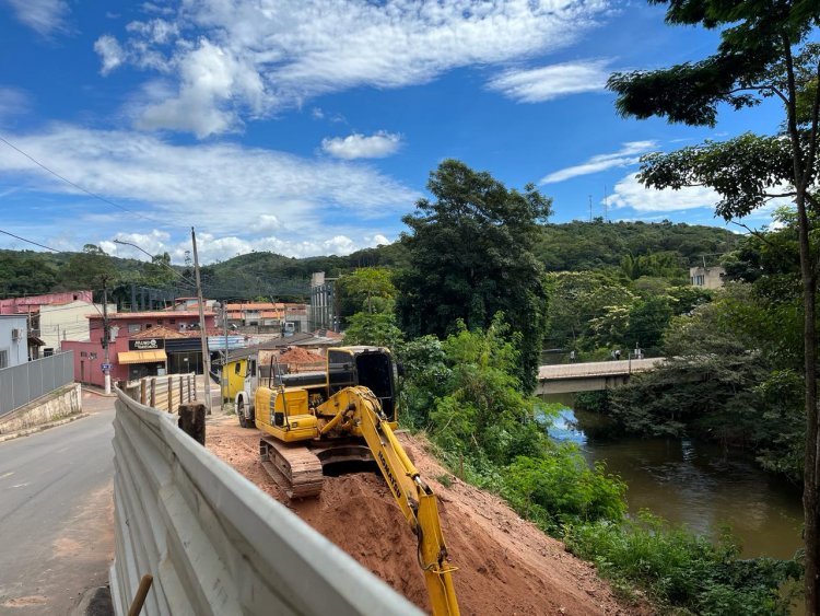 Prefeitura de São Gonçalo constrói muro na rua Sávio Lacerda