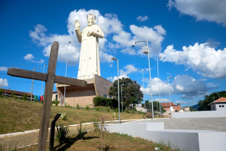 Melhorias na Praça do Memorial de Padre João é concluída em São Gonçalo