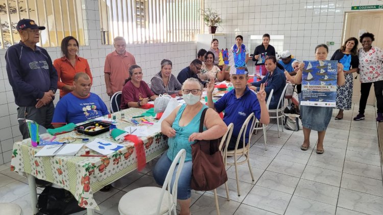 Usuários do Sesamo participam de desfile alusivo ao Dia Nacional da Luta Antimanicomial