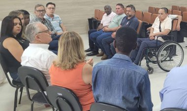 Dr. Laércio e Dorinha recebem moradores da região alta da cidade  Encontro discutiu soluções para as constantes faltas d’água