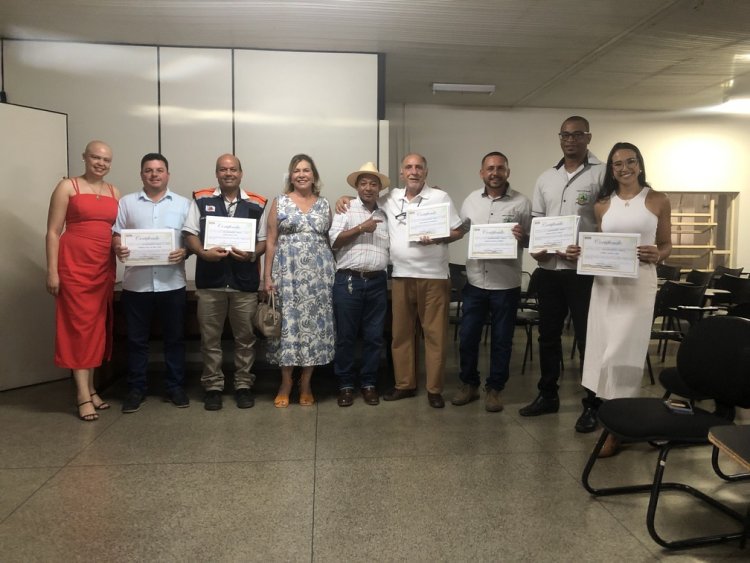 Servidores da Prefeitura recebem homenagem em solenidade da PM