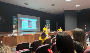 Educadores de São Gonçalo recebem formação – Conhecendo e praticando Oriará e seus recursos pedagógicos