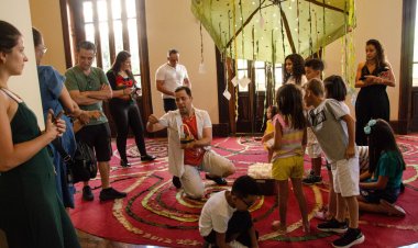 Peça "Pru-ti-ti – Memórias de Estimação" leva teatro sensorial e interativo a Bela Vista de Minas