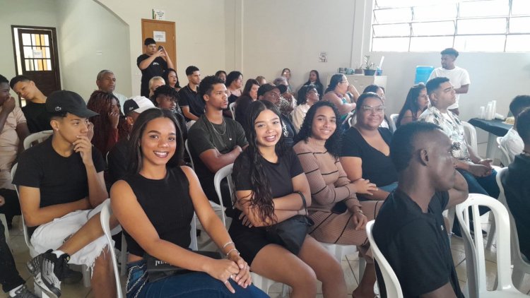 Moradores do Residencial Planalto concluem curso de barbeiro pelo Projeto Técnico Social