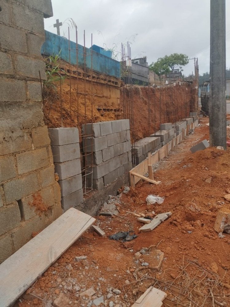 Muro do Cemitério do Baú será concluído antes do Dia de Finados
