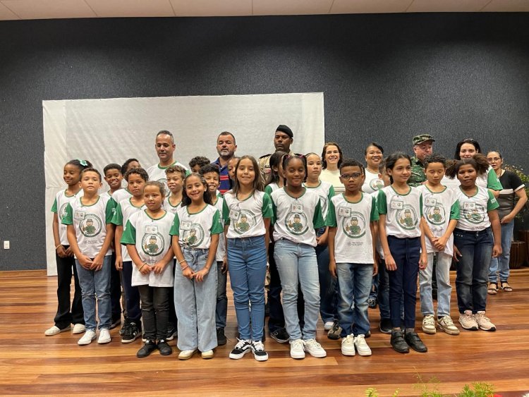 São Gonçalo do Rio Abaixo e Polícia Militar certificam 56 alunos no Programa de Educação Ambiental