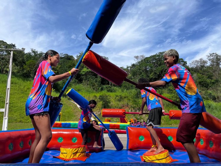 Diversão, energia e movimento marcam as férias da garotada com a Colônia de Férias e o Circuito Radical
