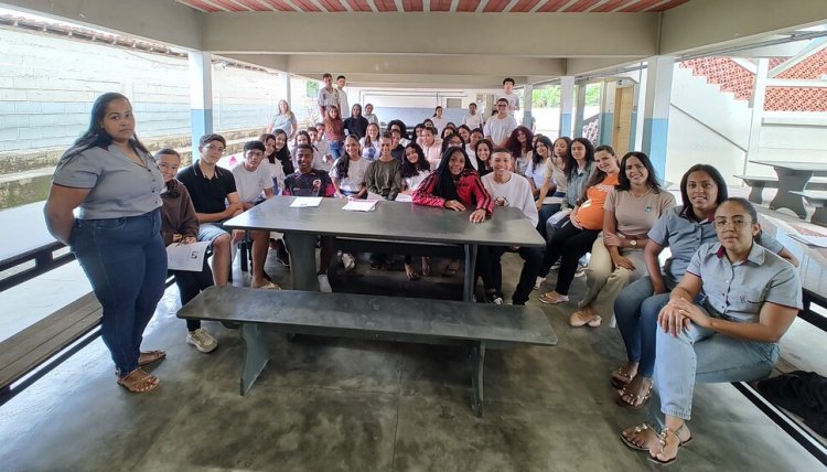 Câmara de São Gonçalo promove oficina do Parlamento Jovem sobre direito à informação e comunicação