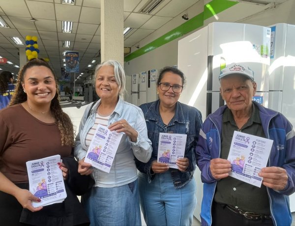 Secretaria de Assistência Social realiza blitz educativa em alusão ao Junho Violeta