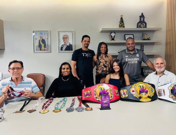 Dr. Laércio recebe atleta monlevadense de Muay Thai e destaca importância do esporte para a formação dos jovens